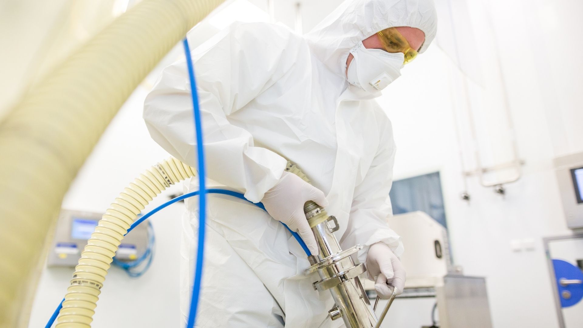 Servicetechnicus in de farmaceutische productie