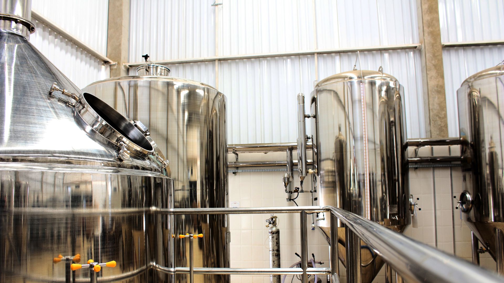 tanks in een brouwerij