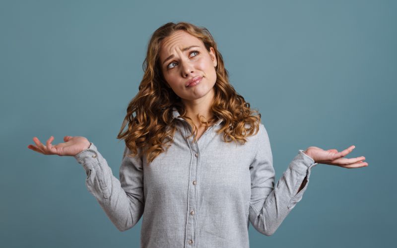 vrouw die zich afvraagt