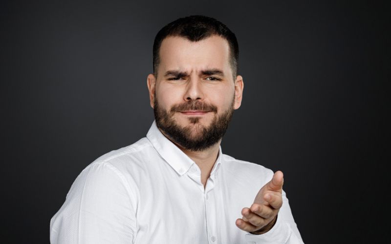 man die zich afvraagt