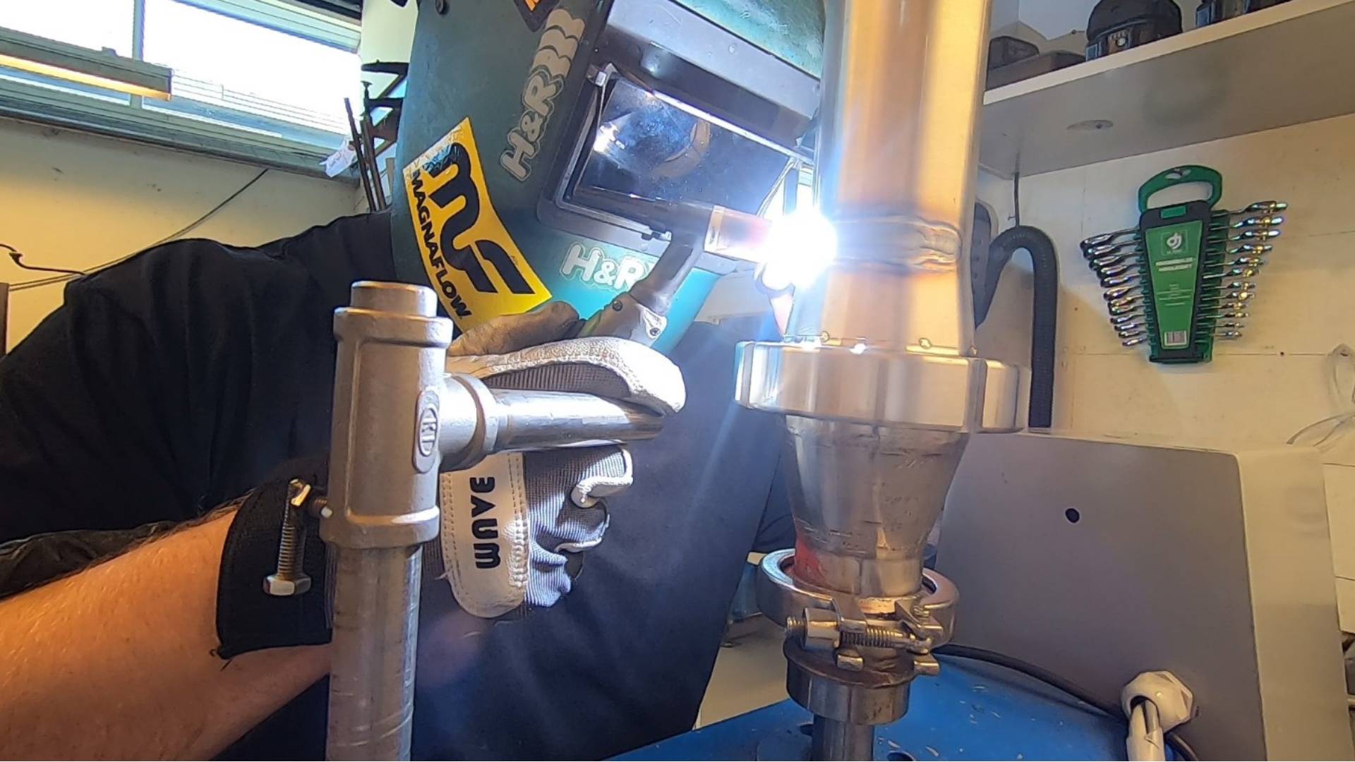 Maak gebruik van onze expertise op het gebied van slangmontage, laswerkzaamheden en hardmetalen coating