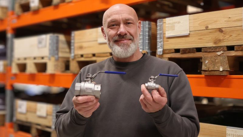 Peter houdt kogelkranen vast