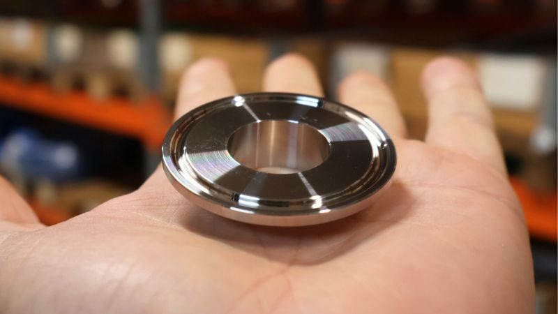 Tri-Clamp in een hand