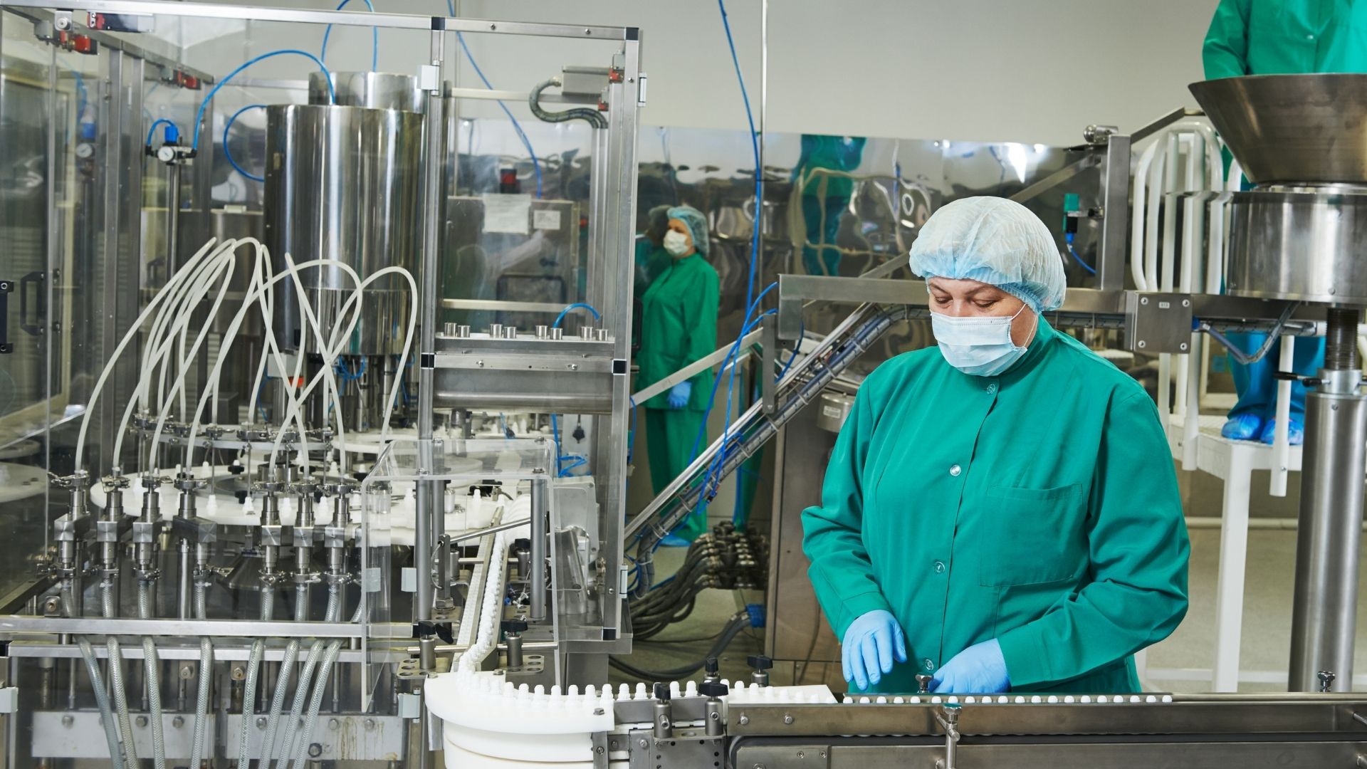 farmaceutische medewerker bij montage